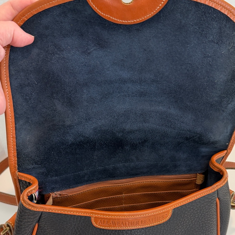 Vintage Dooney and Bourke Pebble Grain Navy All Weather Leather Crossbody Bag - Picture 4 of 9